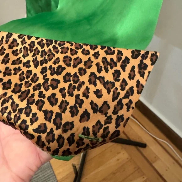 Robbie Bee Vintage 100% Silk Green Shirt with Leopard accents - Picture 3 of 8